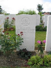 Dochy Farm New British Cemetery - McQueen, John Hutton